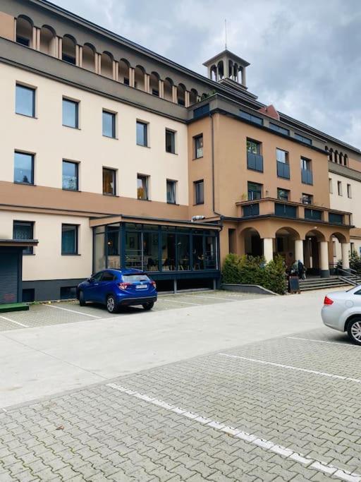 Residence Park Lovely Apartman With Private Parking Kysucke Nove Mesto Extérieur photo