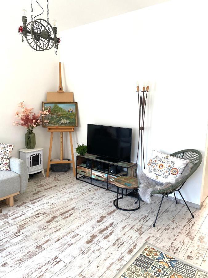 Residence Park Lovely Apartman With Private Parking Kysucke Nove Mesto Extérieur photo