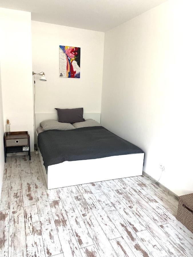 Residence Park Lovely Apartman With Private Parking Kysucke Nove Mesto Extérieur photo